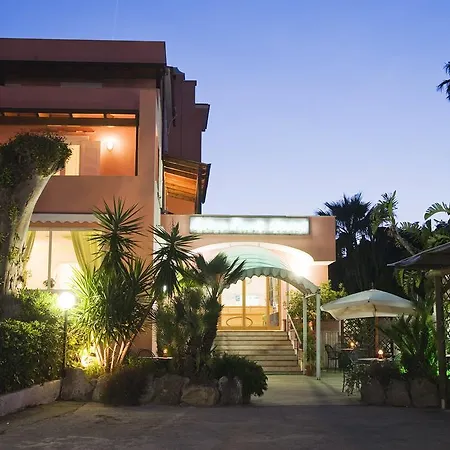 Hotel Eden Park 4*